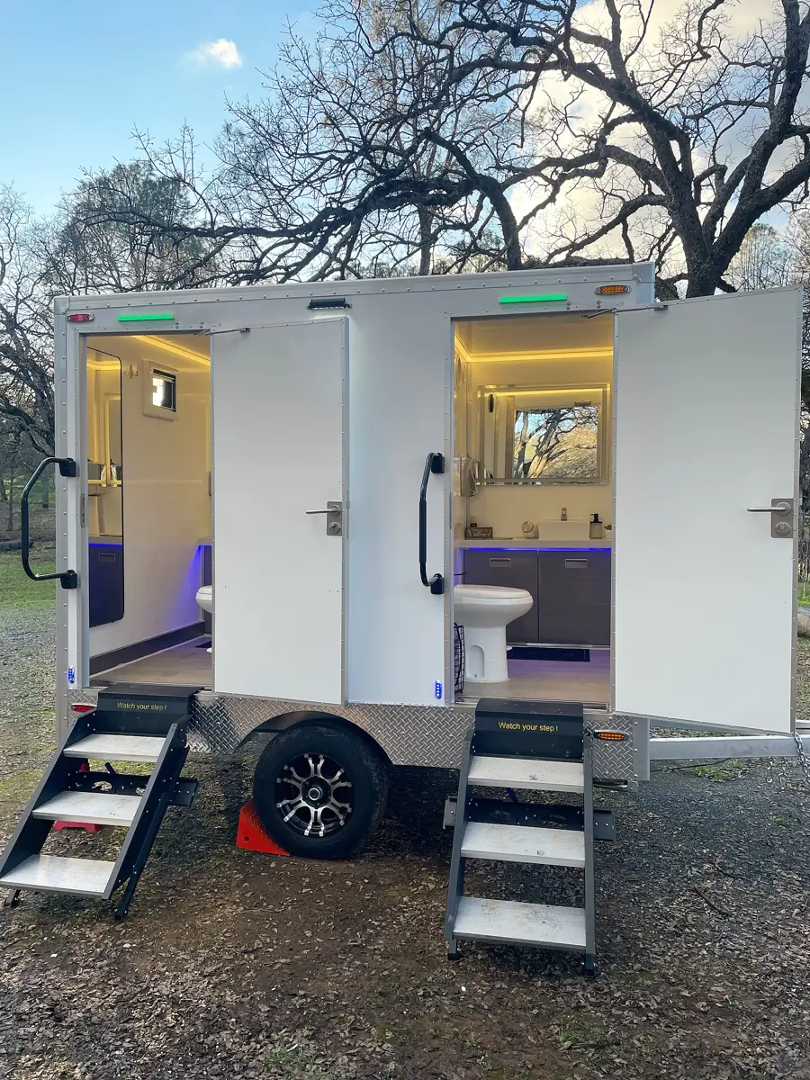 Restroom trailer
